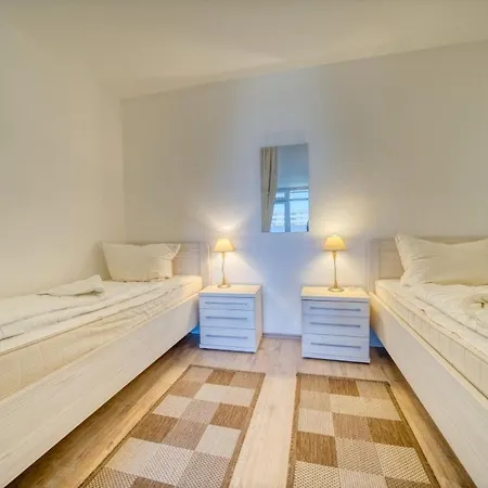 - Haus H, App 0h0408 *
