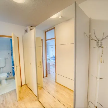 - Haus H, App 0h0408